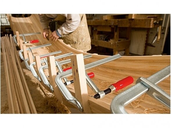 Bessey spaustuvas GZ100 iš vientiso metalinio profilio su medine rankena, maks. spaudimo ilgis 1000 mm 4